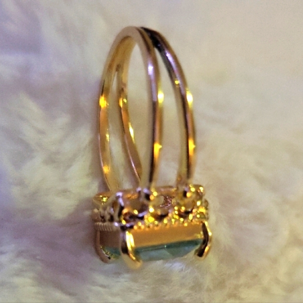 Stunning Blue Gemstone Cocktail Ring in Gold - Picture 2 of 4